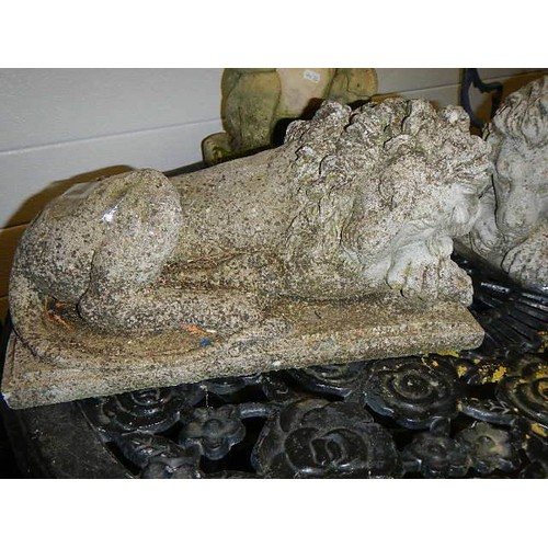 1650 - A pair of garden lion ornaments. COLLECT ONLY.