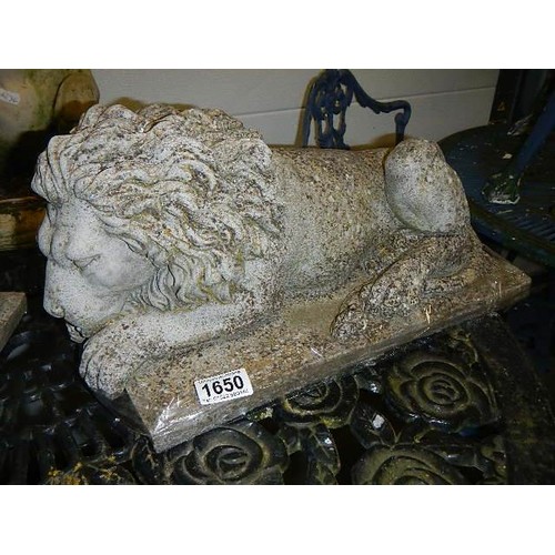 1650 - A pair of garden lion ornaments. COLLECT ONLY.