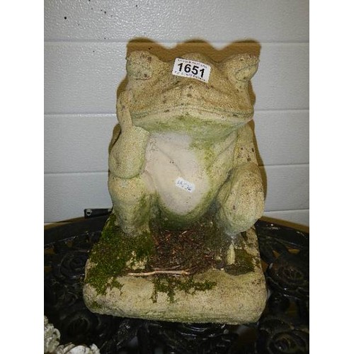 1651 - A garden frog ornament, COLLECT ONLY.