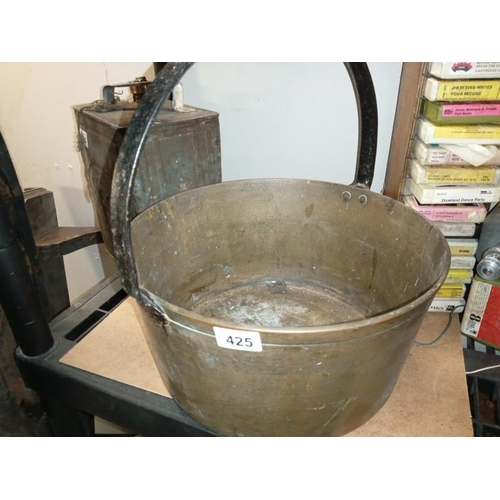 425 - A large brass heavy jam pan, COLLECT ONLY