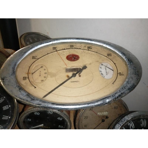 427 - A good lot of rare complete speedometers, COLLECT ONLY