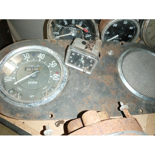 427 - A good lot of rare complete speedometers, COLLECT ONLY