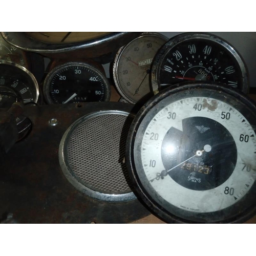 427 - A good lot of rare complete speedometers, COLLECT ONLY