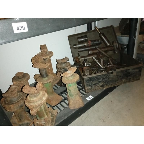 431 - 7 mechanical jacks & a well looked after set of tube spanners & oil cans etc. COLLECT ONLY