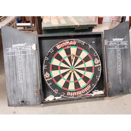 447 - A fine quality cased Winmau Diamond dart board, COLLECT ONLY