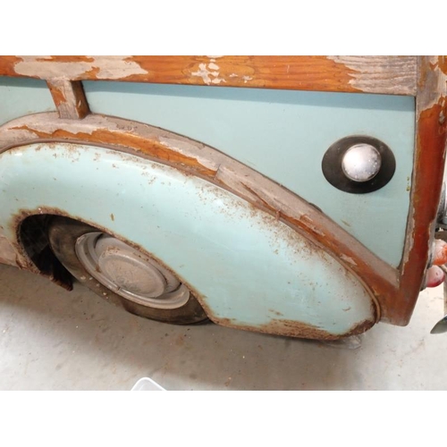 455 - A Morris Minor Traveller, dry stored since 1981, in need of total restoration, no keys or paperwork,... 