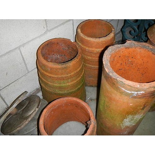 1663 - A quantity of old chimney pots, COLLECT ONLY.