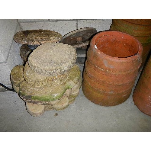 1663 - A quantity of old chimney pots, COLLECT ONLY.