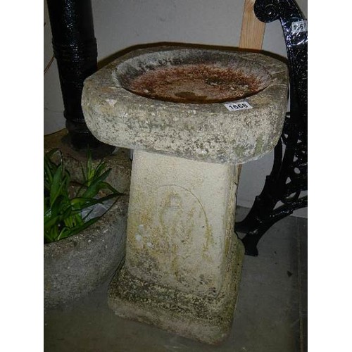 1668 - A bird bath