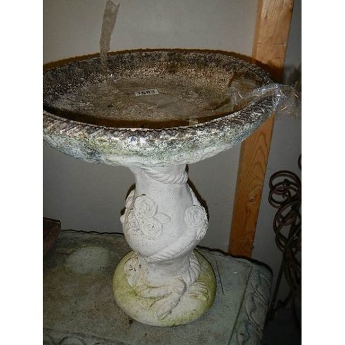 1683 - A bird bath, COLLECT ONLY.