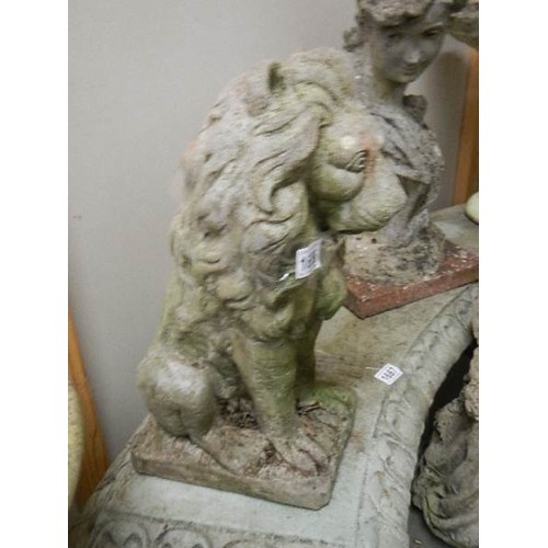 1686 - A garden lion, COLLECT ONLY.