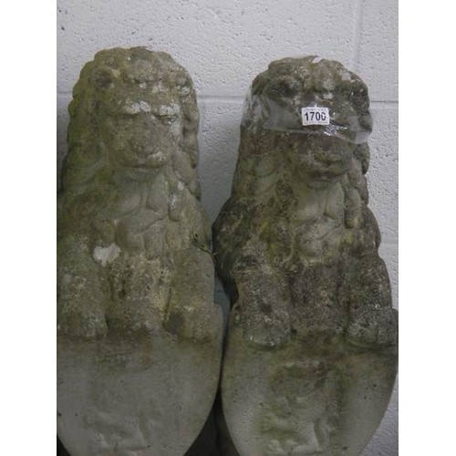 1700 - A pair of lions with shields, COLLECT ONLY