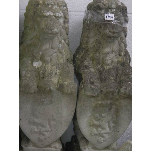 1700 - A pair of lions with shields, COLLECT ONLY