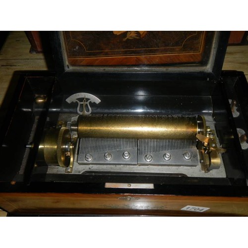 1704 - A Victorian double comb music box playing six tunes, movement in mint condition and in good working ... 