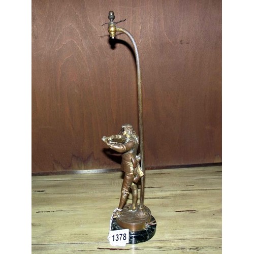 1378 - A gilded French spelter figurine of a violin player table lamp with foundry mark to figure base, fig... 