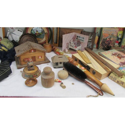 32 - A mixed lot of wooden items including plaques, cottage etc., COLLECT ONLY.