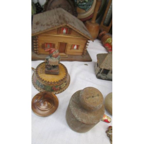 32 - A mixed lot of wooden items including plaques, cottage etc., COLLECT ONLY.