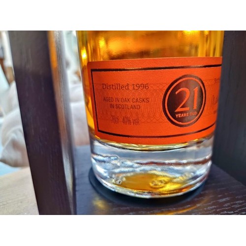 283 - A sealed bottle of Highland Queen Majesty 21 year old Scotch whisky