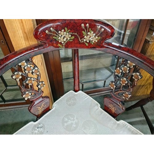 1640B - A decorative Chinese lacquered chair. COLLECT ONLY