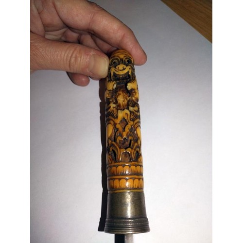 1135 - An antique knife with carved ivory handle, a/f.