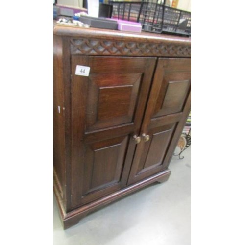 44 - An oak cabinet with lift up top, COLLECT ONLY.