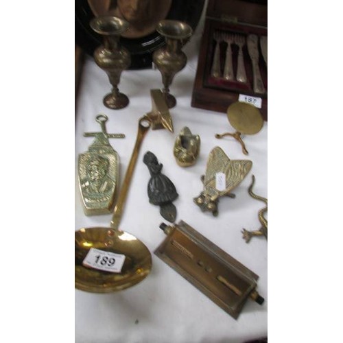 189 - A mixed lot of brassware