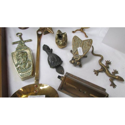 189 - A mixed lot of brassware