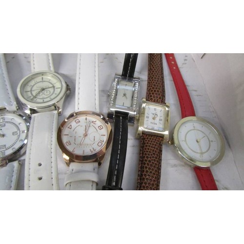 264 - Approximately 15 assorted wrist watches.