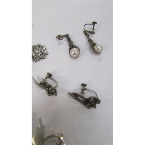 281 - Two silver spoons and a mixed lot of silver and white metal jewellery.