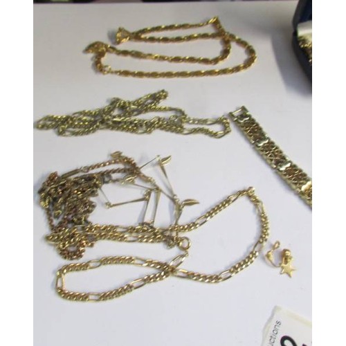 292 - A mixed lot of yellow metal jewellery etc.,