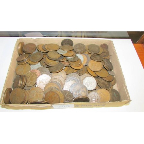 305 - A mixed lot of mainly copper pennies.