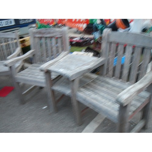 804 - A double wooden garden seat with table, COLLECT ONLY.