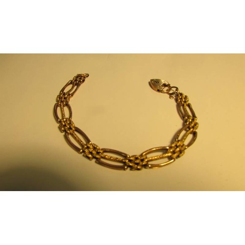 2016 - A 9ct gold bracelet with padlock, 9.9 grams.