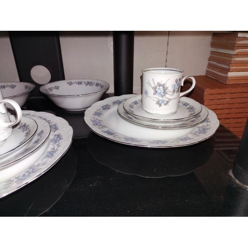 5 - A Mitterteich Bavaria, Germany tea set (28 pieces) COLLECT ONLY.