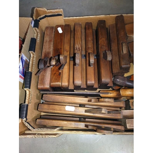 1011 - A good collection of over 12 wood planes & other wood tools. COLLECT ONLY.