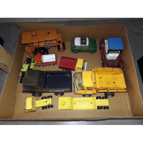 1033 - A box of Tonka & Japanese pressed steel toys including cast iron steam roller