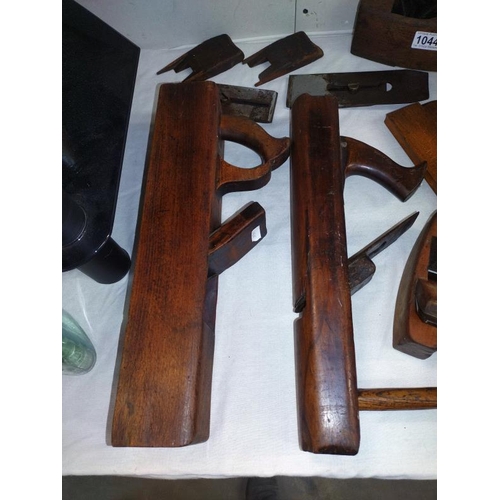 1044 - 6 large wood planes & spare blades