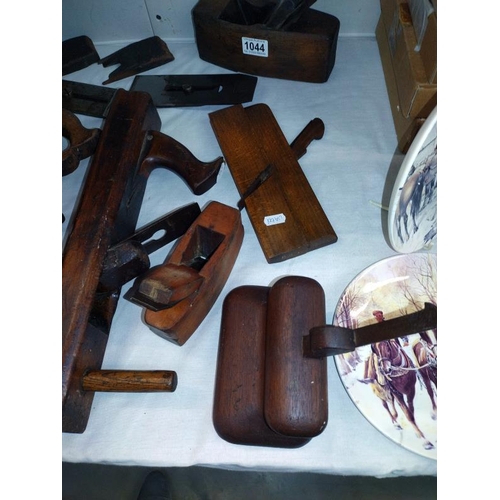 1044 - 6 large wood planes & spare blades