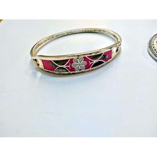 2032 - A Mexican silver bangle & a stone set silver brooch