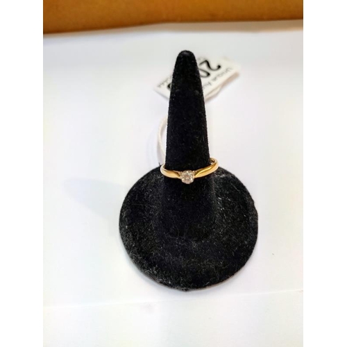 2033 - A diamond single stone ring in gold shank