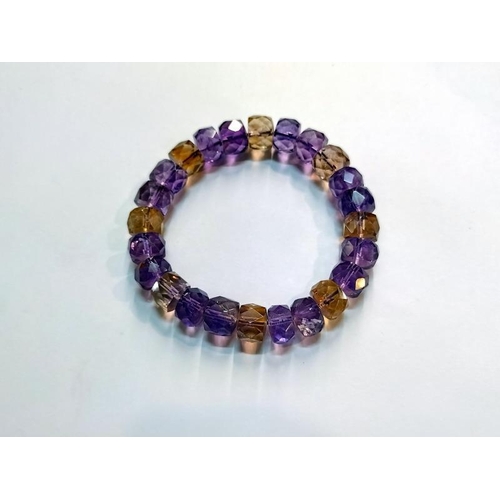 2035 - An amethyst stone necklace, amethyst bracelet with mother of pearl necklace & other vintage necklace... 