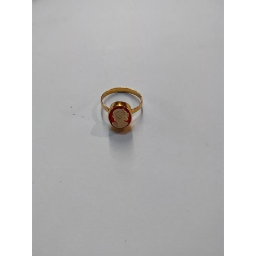 2040 - A gold set cameo ring, circa 1960's/70's, female profile