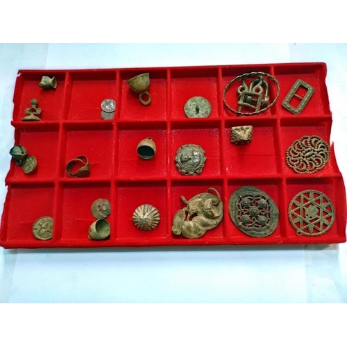 2114 - A collection of coins & medallions etc. from digs