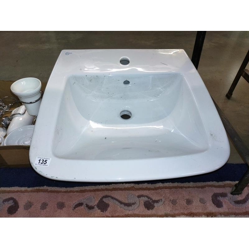 135 - A white bathroom sink and quantity of bathroom accessories, COLLECT ONLY.