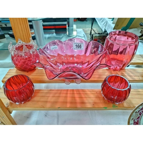 166 - 5 pieces of cranberry glass items, 3 a/f.