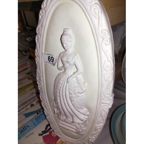 69 - A Classical style wall plaque of a lady (39cm x 19cm at widest), COLLECT ONLY.