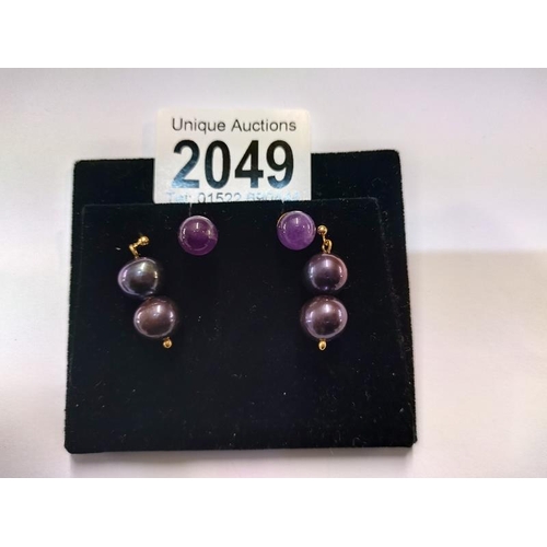 2049 - Cultured pearl pendant earrings in a grey/blue colour, cultured pearl studs and amethyst stud earrin... 