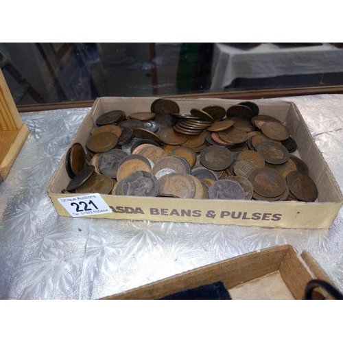 221 - A large quantity of pre decimal copper pennies