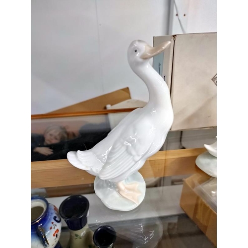 2174 - A Lladro Duck, two Noa Ducks and Porcelanas Miquel Requena Spain, Dove