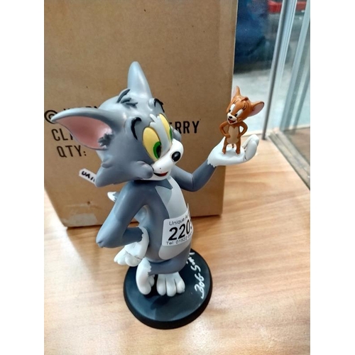 2205 - A Warner Bros classic Tom & Jerry figure. Signed Bob Singer.